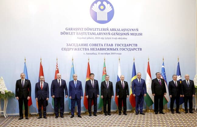 News Themen der Woche KW41 News Bilder des Tages ASHGABAT, TURKMENISTAN - OCTOBER 11, 2019: Azebaijan s President Ilham Aliev, Armenia s Prime Minister Nikol Pashinyan, Belarus President Alexander Lukashenko, Kazakhstan s President Kassym-Jomart Tokayev, Kyrgyzstan s President Sooronbay Jeenbekov, Turkmenistan s President Gurbanguly Berdimuhamedow, Russia s President Vladimir Putin, Moldova s President Igor Dodon, Tajikistan s President Emomali Rahmon, Uzbekistan s President Shavkat Mirziyoyev and CIS Executive Secretary Sergei Lebedev (L-R) pose for a meeting of the Council of CIS Heads of State. Press Office of the Prime Minister of Armenia TASS  TS0BE5AF