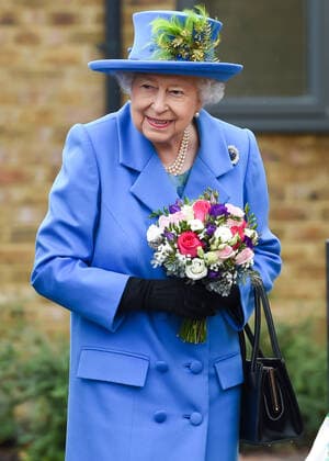 Bilder des Jahres 2019, Entertainment 10 Oktober Entertainment Themen der Woche KW41 . 11 10 2019. London, United Kingdom. The Queen. The Queen arrives at Alban Dobson House to visit Haig Housing Trust. During the visit she will open their new housing development for armed forces veterans and the ex-service community.  xGustavoxValientex xi-Imagesx IIM-20251-0052