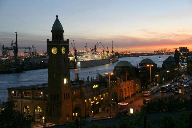 Deutschland, Hamburg, Hafen, Landungsbrücken, Nachtaufnahme, McPBBO