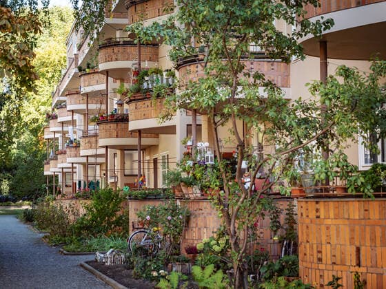 Berlin Spandau OT Siemensstadt, UNESCO Welterbe, Siedlung der Berliner Moderne: Die Großsiedlungen Siemensstadt; Häuser von Hugo Häring an der Goebelstraße, im Besitz der Deutsche Wohnen SE Berlin *** Berlin Spandau OT Siemensstadt, UNESCO World Heritage Site, Settlement of Berlin Modernism The large settlements Siemensstadt Houses by Hugo Häring on Goebelstraße, owned by Deutsche Wohnen SE Berlin