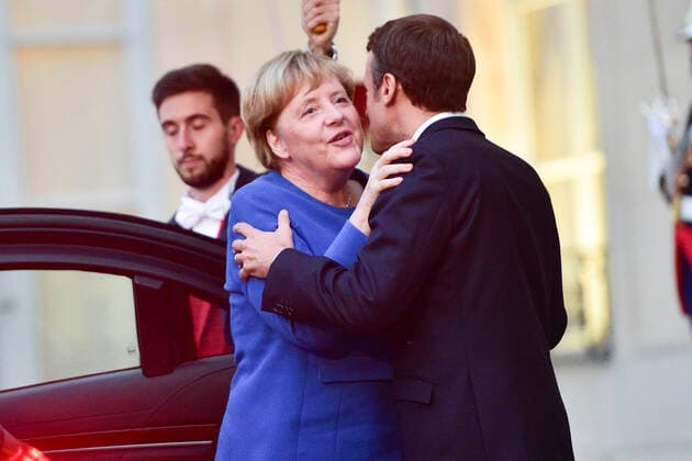 Arrivee de Angela Merkel Chanceliere Allemande recue par Emmanuel Macron - president de la Republique Francaise NEWS : Rencontre Merkel Macron - Paris 13 10 2019 JBAutissier Panoramic 