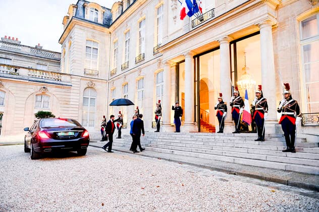 Arrivee de Angela Merkel Chanceliere Allemande recue par Emmanuel Macron - president de la Republique Francaise NEWS : Rencontre Merkel Macron - Paris 13 10 2019 JBAutissier Panoramic 