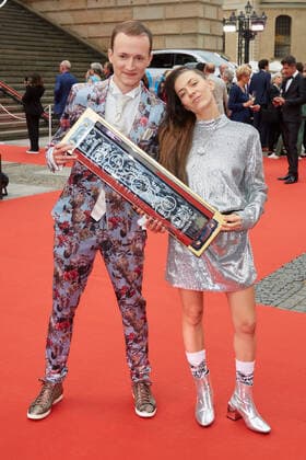 Bilder des Jahres 2019, Entertainment 10 Oktober Entertainment Themen der Woche KW41 Entertainment Bilder des Tages Konstantin Reinfeld und Haiyti - Verleihung des Opus Klassik 2019 im Konzerthaus am Gendarmenmarkt in Berlin am 13.10.2019. Opus Klassik 2019 *** Konstantin Reinfeld and Haiyti Award of the Opus Klassik 2019 in the Konzerthaus am Gendarmenmarkt in Berlin on 13 10 2019 Opus Klassik 2019