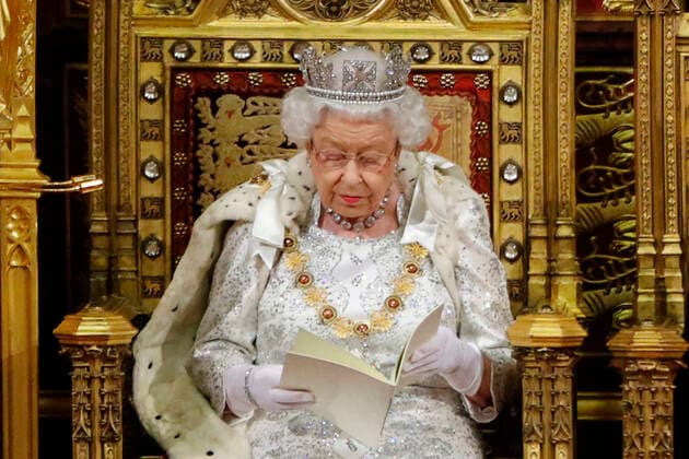 Bilder des Jahres 2019, Entertainment 10 Oktober Entertainment Themen der Woche KW42 Entertainment Bilder des Tages . 14 10 2019. London, United Kingdom. Queen Elizabeth II and the Prince of Wales at the State Opening of Parliament in London.  xPoolx xi-Imagesx IIM-20266-0039