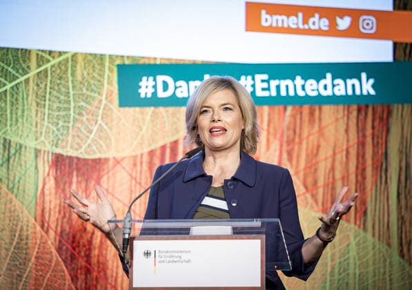 Bundeslandwirtschaftsministerin Julia Kloeckner, CDU, aufgenommen waehrend ihrer Rede zum Politischen Erntedank und der Verleihung der Professor-Niklas-Medaille im Bundesministerium fuer Ernaehrung und Landwirtschaft. Berlin, 15.10.2019. Berlin Germany