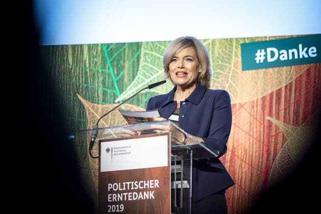 Bundeslandwirtschaftsministerin Julia Kloeckner, CDU, aufgenommen waehrend ihrer Rede zum Politischen Erntedank und der Verleihung der Professor-Niklas-Medaille im Bundesministerium fuer Ernaehrung und Landwirtschaft. Berlin, 15.10.2019. Berlin Germany