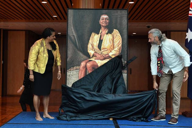 NOVA PERIS PORTRAIT UNVEILING, Former Labor senator Nova Peris and her official portrait with Aboriginal artist Dr Jandamarra Cadd at Parliament House in Canberra, Wednesday, October 16, 2019. ( NO ARCHIVING, EDITORIAL USE ONLY, NO USE IN BOOKS WITHOUT CONSENT Canberra ACT AUSTRALIA  Copyright: xMICKxTSIKASx 20191016001426855917