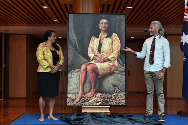 NOVA PERIS PORTRAIT UNVEILING, Former Labor senator Nova Peris and her official portrait with Aboriginal artist Dr Jandamarra Cadd at Parliament House in Canberra, Wednesday, October 16, 2019. ( NO ARCHIVING, EDITORIAL USE ONLY, NO USE IN BOOKS WITHOUT CONSENT Canberra ACT AUSTRALIA  Copyright: xMICKxTSIKASx 20191016001426855885
