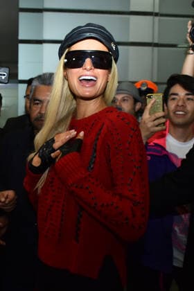 Paris Hilton arrives at Mexico City Airport MEXICO CITY, MEXICO - OCTOBER 15: Socialite Paris Hilton arrives at Mexico City airport from Los Angeles to launch her new perfume ˜Electrify™ on October 15, 2019 in Mexico City, Mexico  Copyright: xCarlosxTischlerx EYE_4709
