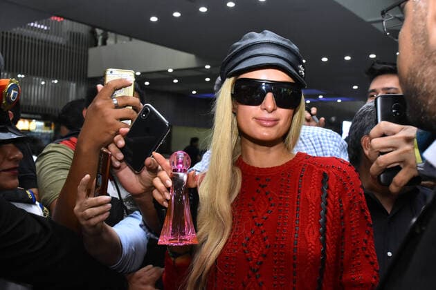Paris Hilton arrives at Mexico City Airport MEXICO CITY, MEXICO - OCTOBER 15: Socialite Paris Hilton arrives at Mexico City airport from Los Angeles to launch her new perfume ˜Electrify™ on October 15, 2019 in Mexico City, Mexico  Copyright: xCarlosxTischlerx EYE_5238