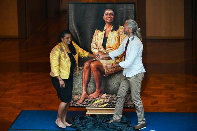 NOVA PERIS PORTRAIT UNVEILING, Former Labor senator Nova Peris (left) poses for a photograph next to her official portrait with Aboriginal artist Dr Jandamarra Cadd at Parliament House in Canberra, Wednesday, October 16, 2019. ( NO ARCHIVING, EDITORIAL USE ONLY, NO USE IN BOOKS WITHOUT CONSENT CANBERRA ACT AUSTRALIA  Copyright: xLUKASxCOCHx 20191016001426862338