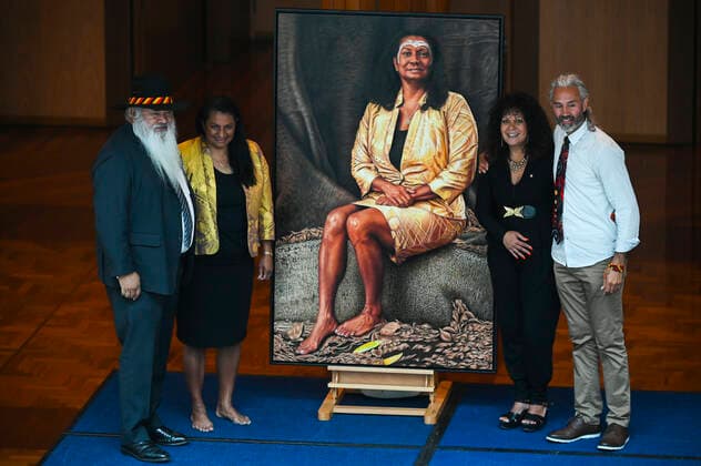 NOVA PERIS PORTRAIT UNVEILING, (L-R) Labor Senator Pat Dodson, former Labor senator Nova Peris, Labor Senator Malandirri McCarthy and Aboriginal artist Dr Jandamarra Cadd pose for a photograph next to her official portrait at Parliament House in Canberra, Wednesday, October 16, 2019. ( NO ARCHIVING, EDITORIAL USE ONLY, NO USE IN BOOKS WITHOUT CONSENT CANBERRA ACT AUSTRALIA  Copyright: xLUKASxCOCHx 20191016001426862414
