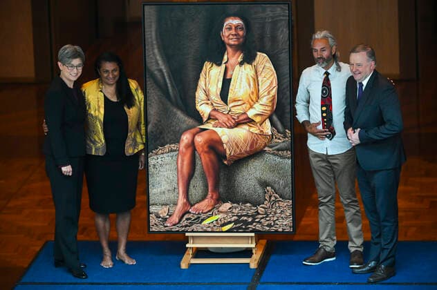 NOVA PERIS PORTRAIT UNVEILING, (L-R) The leader of the Opposition in the Senate Penny Wong, former Labor senator Nova Peris, Aboriginal artist Dr Jandamarra Cadd and Australian Opposition Leader Anthony Albanese pose for a photograph next to her official portrait at Parliament House in Canberra, Wednesday, October 16, 2019. ( NO ARCHIVING, EDITORIAL USE ONLY, NO USE IN BOOKS WITHOUT CONSENT CANBERRA ACT AUSTRALIA  Copyright: xLUKASxCOCHx 20191016001426862450
