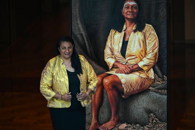 NOVA PERIS PORTRAIT UNVEILING, Former Labor senator Nova Peris poses for a photograph next to her official portrait at Parliament House in Canberra, Wednesday, October 16, 2019. ( NO ARCHIVING, EDITORIAL USE ONLY, NO USE IN BOOKS WITHOUT CONSENT CANBERRA ACT AUSTRALIA  Copyright: xLUKASxCOCHx 20191016001426862486