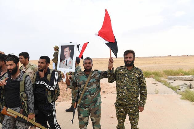 Bilder des Jahres 2019, News 10 Oktober News Themen der KW42 News Bilder des Tages Syrien, syrische Armee marschiert in Raqqa ein (191016) -- RAQQA (SYRIA), Oct. 16, 2019 (Xinhua) -- Syrian soldiers are seen inside the Tabqa airbase in the Tabqa city of Raqqa province in northern Syria on Oct. 16, 2019. The Syrian army has entered the city of Tabqa in the northern countryside of Raqqa Province, as part of the Syrian army s move to enter Kurdish-held areas to counter the ongoing Turkish assault in the region. (Str Xinhua) SYRIA-RAQQA-TABQA AIRBASE-SYRIAN ARMY 
