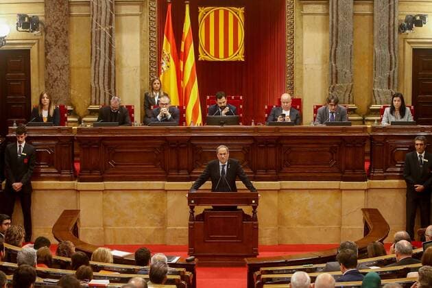 Bilder des Jahres 2019, News 10 Oktober News Themen der KW42 News Bilder des Tages Catalan Regional President, Quim Torra (C), delivers a speech in front of regional Parliament s Speaker, Roger Torrent (C, behind) during a plenary session at regional Chamber, in Barcelona, Catalonia, Spain, 17 October 2019. Torra appears before the regional MPs to inform on deal with an answer to the Spanish Supreme Court s sentence against pro-independence leaders and the riots and protest held in the region last days. Catalan regional President appears at Catalan Parliament !ACHTUNG: NUR REDAKTIONELLE NUTZUNG!  Copyright: xQuiquexGarciax GRAFCAT5585 20191017-637069064190107585