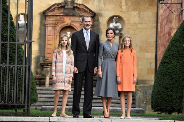 Bilder des Jahres 2019, Entertainment 10 Oktober Entertainment Themen der Woche KW42 Entertainment Bilder des Tages 17-10-019 Austria Queen Letizia and King Felipe with Princess Sofia and Princess Leonor arrive to visit the Cathedral in Oviedo, Spain. No Spain  Copyright: xppex