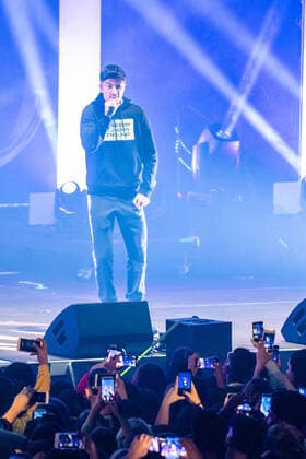 Rüsselsheimer Rapper MERO zieht Jugendliche in die Ludwigsburger MHP-Arena - Impressionen vom Konzert Rapper MERO zieht Jugendliche in die Ludwigsburger MHP-Arena - Impressionen vom Konzert, 71636 Ludwigsburg, Deutschland Copyright: 7aktuellx xNilsxReeh
