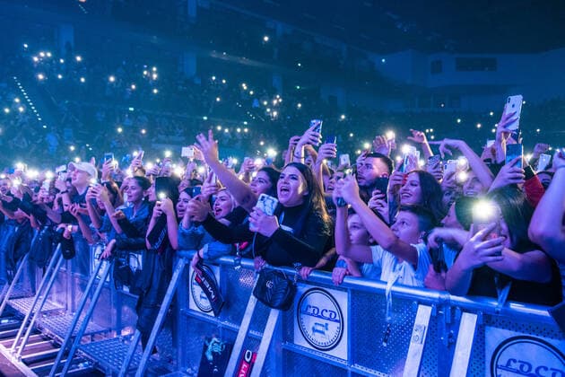 Rüsselsheimer Rapper MERO zieht Jugendliche in die Ludwigsburger MHP-Arena - Impressionen vom Konzert Rapper MERO zieht Jugendliche in die Ludwigsburger MHP-Arena - Impressionen vom Konzert, 71636 Ludwigsburg, Deutschland Copyright: 7aktuellx xNilsxReeh
