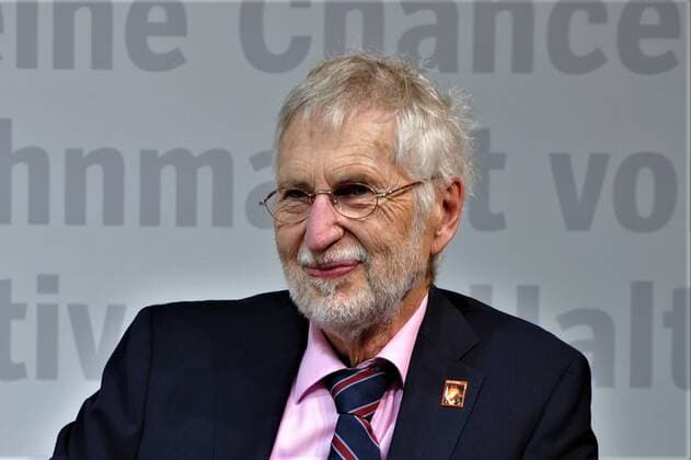 Frankfurter Buchmesse, von 16. bis 20.10.2019 in Frankfurt am Main. Foto: Volker Hage, Journalist und Literaturkritiker *** Frankfurt Book Fair, from 16 to 20 10 2019 in Frankfurt am Main Photo Volker Hage, journalist and literary critic