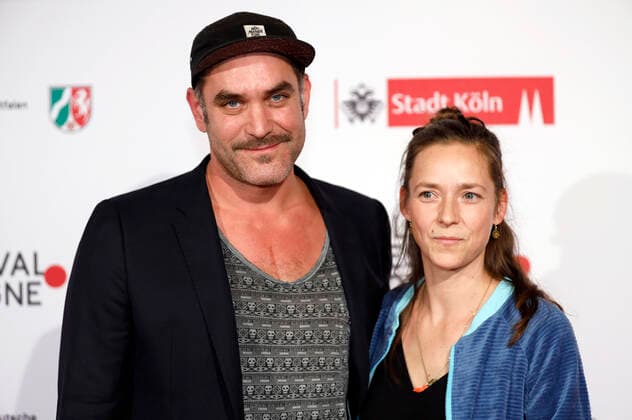 Tamer Jandali mit Begleitung bei der Verleihung der Film Festival Cologne Awards 2019 auf dem 29. Film Festival Cologne im E-Werk. Köln, 17.10.2019