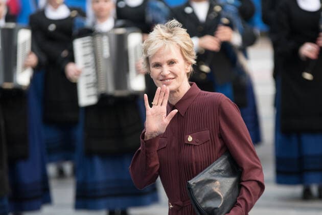 Spain: Ceremony of the Princess of Asturias Awards Oviedo, SPAIN: Siri Hustvedt greets people gathered around the Campoamor Theater during the 2019 Princess of Asturias Awards Ceremony at the Campoamor Theater in Oviedo, Spain on October 18, 2019. Oviedo Asturias Spain  AlbertoxBrevers