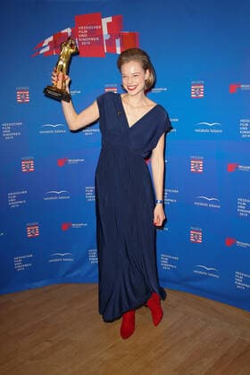 Preisträgerin Emma Bading bei der Verleihung Hessischer Film- und Kinopreis am 18.10.2019 in Frankfurt a. Main Hessischer Filmpreis 2019 in Frankfurt