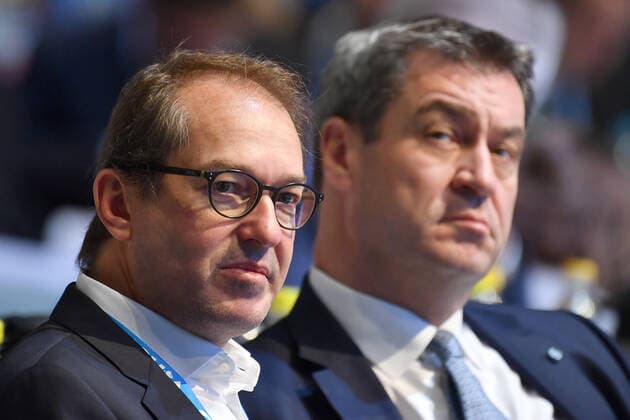 v.l:Alexander DOBRINDT, Markus SOEDER (Ministerpraesident Bayern und CSU Vorsitzender). CSU Parteitag 2019 am 19.10.2019 in Muenchen Olympiahalle.
