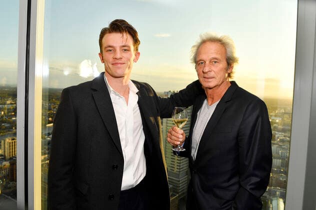 Jannis Niewöhner mit Vater Uwe Frisch-Niewöhner beim Vorempfang zur 30. Verleihung des Hessischen Film- und Kinopreises 2019 in der Helaba im Main Tower. Frankfurt, 18.10.2019