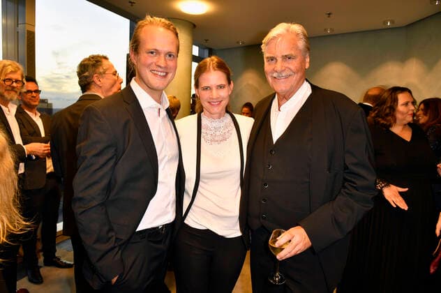 Tom Sommerlatte, Iris Sommerlatte und Peter Simonischek beim Vorempfang zur 30. Verleihung des Hessischen Film- und Kinopreises 2019 in der Helaba im Main Tower. Frankfurt, 18.10.2019
