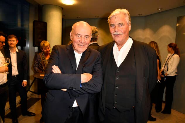 Hanns Zischler und Peter Simonischek beim Vorempfang zur 30. Verleihung des Hessischen Film- und Kinopreises 2019 in der Helaba im Main Tower. Frankfurt, 18.10.2019