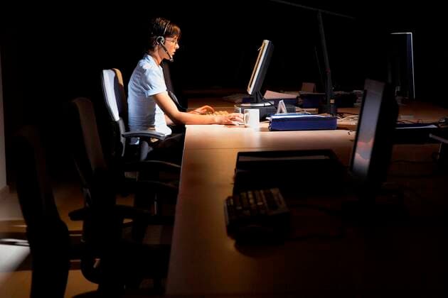 Woman Working in Dark Office,model released, Symbolfoto,property released 03B73788
