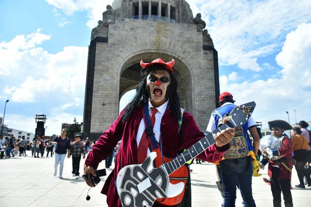 Annual Zombie Walk in Mexico City MEXICO CITY, MEXICO - OCTOBER 19: A participant disguised as clown is seen taking part during the march of annual Zombie Walk at Monumento of Revolucion on October 19, 2019 in Mexico City, Mexico  Copyright: xCarlosxTischlerx EYE_9901