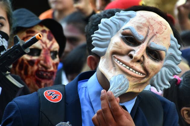 Annual Zombie Walk in Mexico City MEXICO CITY, MEXICO - OCTOBER 19: A participant is seen taking part during the march of annual Zombie Walk at Monumento of Revolucion on October 19, 2019 in Mexico City, Mexico  Copyright: xCarlosxTischlerx EYE_0140