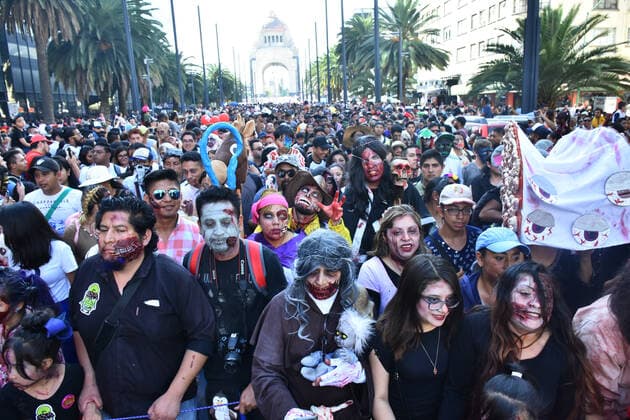 Annual Zombie Walk in Mexico City MEXICO CITY, MEXICO - OCTOBER 19: A participant is seen taking part during the march of annual Zombie Walk at Monumento of Revolucion on October 19, 2019 in Mexico City, Mexico  Copyright: xCarlosxTischlerx EYE_0118