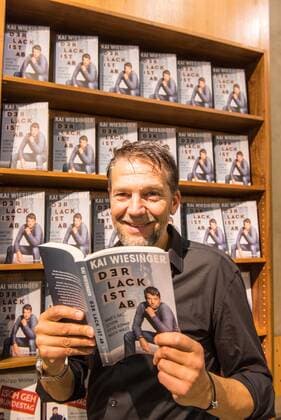 19.10.2019 xesxFrankfurt am Main Buchmesse Frankfurt 2019 Schauspieler Kai Wiesinger hat ein Buch über Männer geschrieben - auch für Frauen *** 19 10 2019 xesxFrankfurt am Main Book Fair Frankfurt 2019 Actor Kai Wiesinger has written a book about men also for women