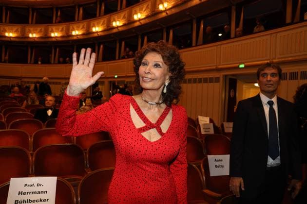 Entertainment Themen der Woche KW42 Entertainment Bilder des Tages Europäische Kulturpreisgala Wien, Oper, 20. 10. 2019 Sophia LOREN, Carlo PONTI Jr.