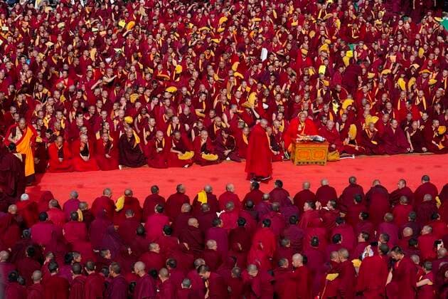 Bilder des Jahres 2019, News 10 Oktober News Themen der KW42 (191021) -- BEIJING, Oct. 21, 2019 -- Tibetan monks attend an event celebrating the 600th anniversary of the founding of Sera Monastery in Lhasa, capital of southwest China s Tibet Autonomous Region, Oct. 20, 2019. Built in 1419, Sera Monastery is a prestigious monastery of Tibetan Buddhism s Gelug Sect. ) XINHUA PHOTOS OF THE DAY PurbuxZhaxi 