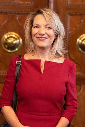 Hannover, Verleihung des Leibniz Ring Hannover an Meeresbiologin Prof.Dr. Antje Boetius, Laudatio Hannes Jaenicke, Eintrag ins goldene Buch der Landeshauptstast Hannover im Neuen Rathaus,