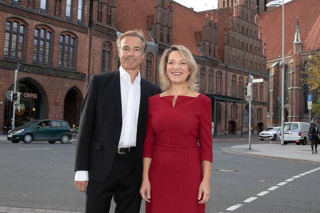 Hannover, Verleihung des Leibniz Ring Hannover an Meeresbiologin Prof.Dr. Antje Boetius, Laudatio Hannes Jaenicke,