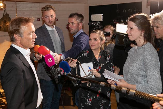 Hannover, Verleihung des Leibniz Ring Hannover an Meeresbiologin Prof.Dr. Antje Boetius, Laudatio Hannes Jaenicke, Eintrag ins goldene Buch der Landeshauptstast Hannover im Neuen Rathaus,