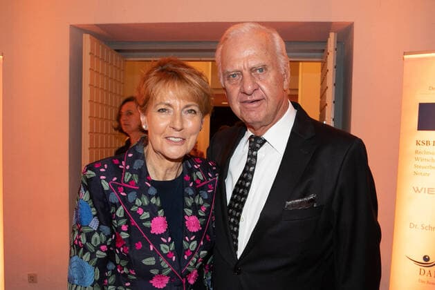 Hannover, Verleihung des Leibniz Ring Hannover an Meeresbiologin Prof.Dr. Antje Boetius, Laudatio Hannes Jaenicke, im Hannover Congress Centrum, Edelgard Bulmahn mit Prof. Klaus Goehrmann,