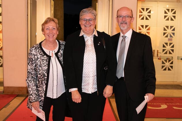 Hannover, Verleihung des Leibniz Ring Hannover an Meeresbiologin Prof.Dr. Antje Boetius, Laudatio Hannes Jaenicke, im Hannover Congress Centrum, Angelika und Volker Kluwe mit Sabine Tegtmeyer-Dette,