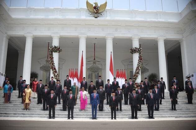 Bilder des Jahres 2019, News 10 Oktober News Bilder des Tages (191023) -- JAKARTA, Oct. 23, 2019 -- Indonesian President Joko Widodo and his new cabinet members pose for photos in Jakarta, Indonesia, Oct. 23, 2019. Indonesian President Joko Widodo Wednesday announced cabinet ministers, attorney general and head of investment board for the new cabinet of his second five-year term in office. ) INDONESIA-JAKARTA-PRESIDENT-NEW CABINET Zulkarnain 
