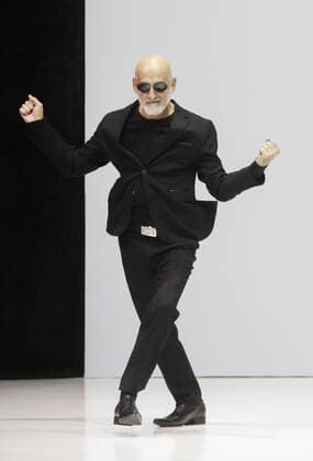 Bilder des Jahres 2019, Entertainment 10 Oktober Entertainment Bilder des Tages MOSCOW, RUSSIA - OCTOBER 23, 2019: Fashion designer Shamkhal Alikhanov after a runway show for the Shamkhal collection at the 42nd edition of Moscow Fashion Week at Moscow s Gostiny Dvor Centre. Vyacheslav Prokofyev TASS  TS0C0233