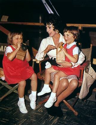 Janet Leigh, Jamie Lee Curtis & Kelly Actress With Daughters 01 May 1963  Copyright: MaryxEvansxAFxArchive 12046545 editorial use only  
