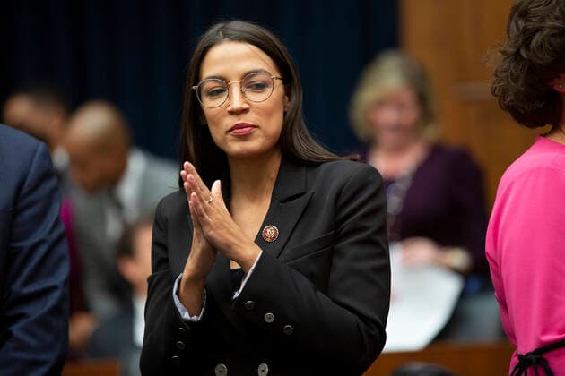 Berühmte Feministinnen, Alexandria Ocasio-Cortez News Bilder des Tages United States Representative Alexandria Ocasio-Cortez (Democrat of New York) gets up to leave for a break during the testimony of Facebook CEO Mark Zuckerberg before the U.S. House Committee on Financial Services regarding Facebook?s new cryptocurrency on Capitol Hill in Washington D.C., U.S. on October 23, 2019. Copyright: xStefanixReynoldsx xCNP MediaPunchx