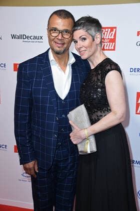 Cheryl Shepard mit Ehemann Nikolaus Okonkwo bei der der 13. Verleihung der GOLDENEN BILD der FRAU im Stage Operettenhaus in Hamburg am 23.10.2019