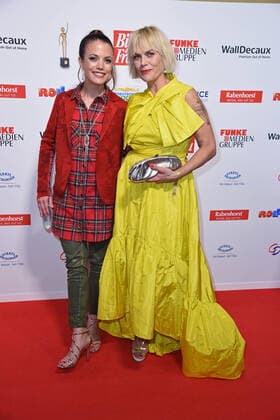 Isabel Peter, Anna Loos bei der der 13. Verleihung der GOLDENEN BILD der FRAU im Stage Operettenhaus in Hamburg am 23.10.2019