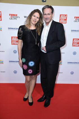Helmut Zierl mit Freundin Sabrina Boecker bei der der 13. Verleihung der GOLDENEN BILD der FRAU im Stage Operettenhaus in Hamburg am 23.10.2019